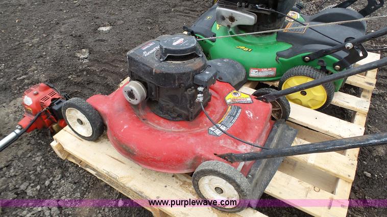 image for item L2137 Lawn and garden equipment