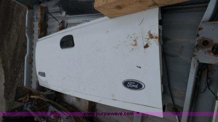 image for item L2142 Ford F250 pickup truck bed
