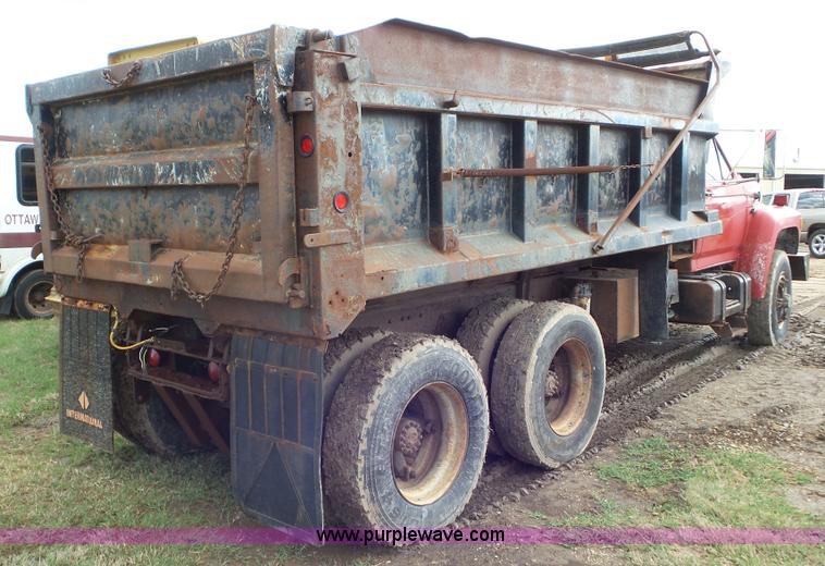 image for item L2156 1989 Ford F900 dump truck