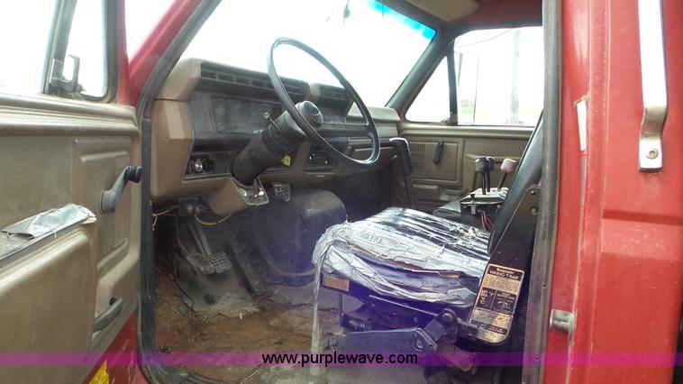 image for item L2156 1989 Ford F900 dump truck