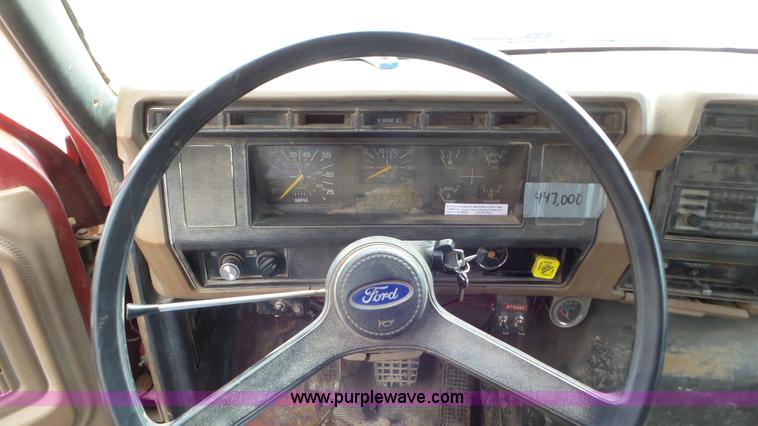image for item L2156 1989 Ford F900 dump truck