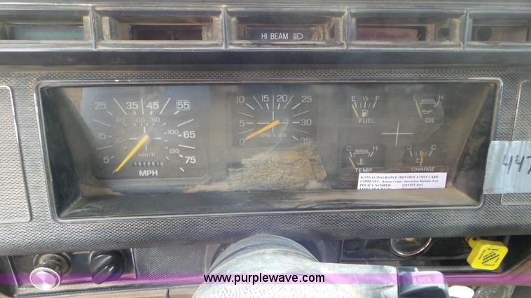image for item L2156 1989 Ford F900 dump truck