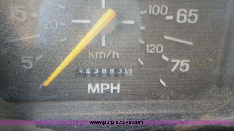 image for item L2156 1989 Ford F900 dump truck