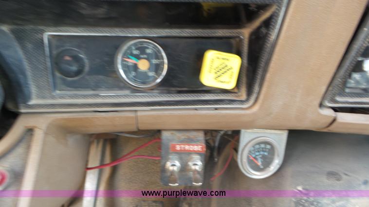 image for item L2156 1989 Ford F900 dump truck