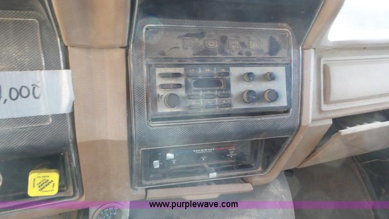 image for item L2156 1989 Ford F900 dump truck