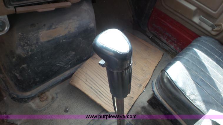 image for item L2156 1989 Ford F900 dump truck