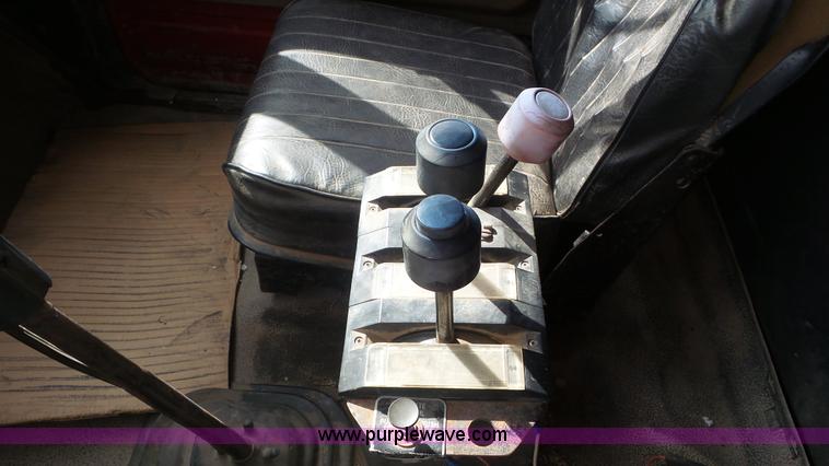 image for item L2156 1989 Ford F900 dump truck