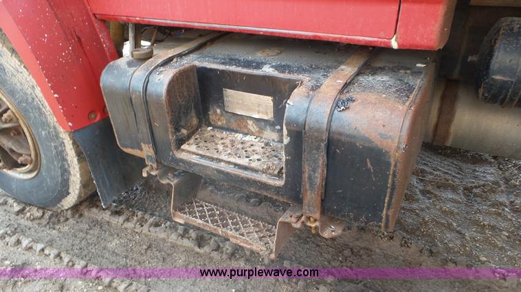 image for item L2156 1989 Ford F900 dump truck