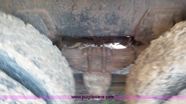 image for item L2156 1989 Ford F900 dump truck