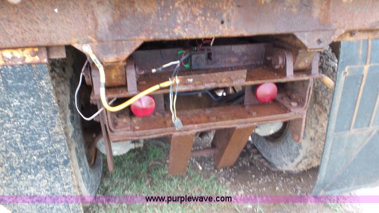 image for item L2156 1989 Ford F900 dump truck