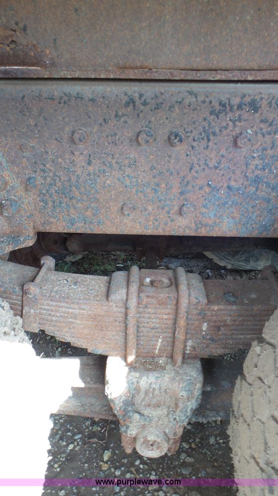 image for item L2156 1989 Ford F900 dump truck