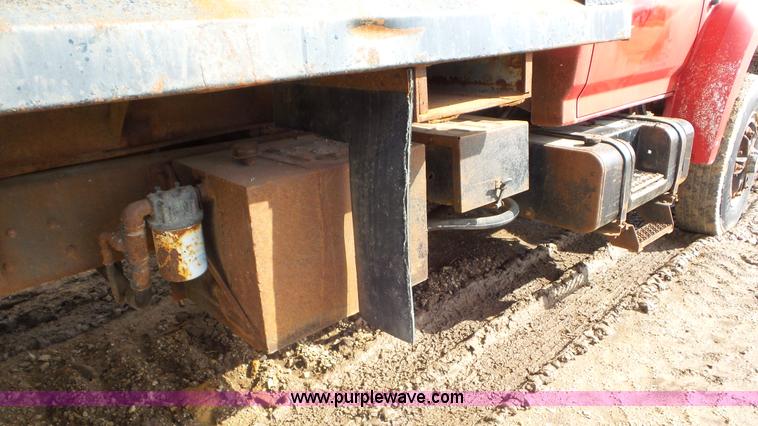 image for item L2156 1989 Ford F900 dump truck