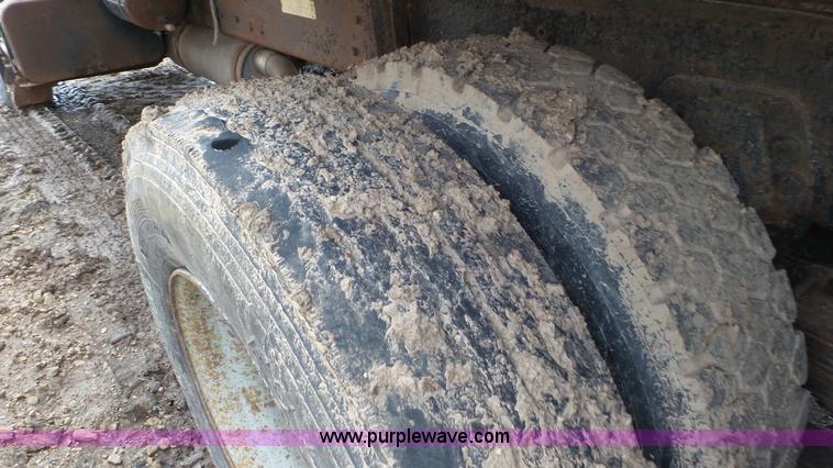 image for item L2156 1989 Ford F900 dump truck