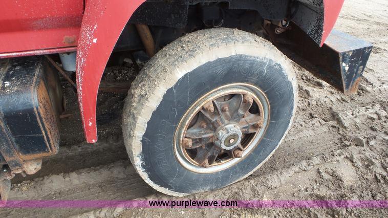 image for item L2156 1989 Ford F900 dump truck