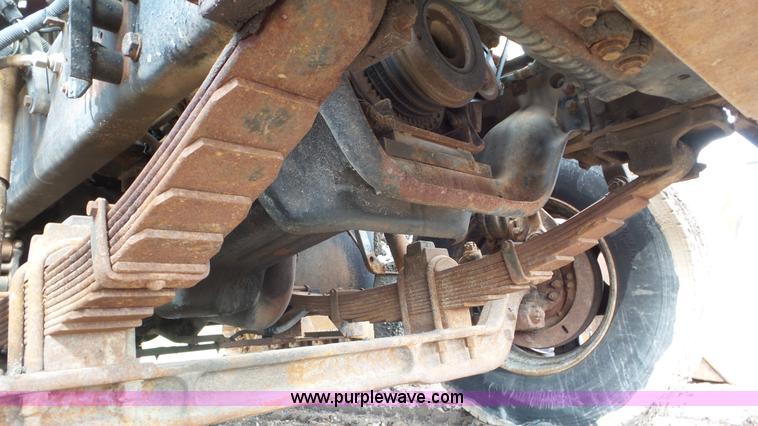 image for item L2156 1989 Ford F900 dump truck