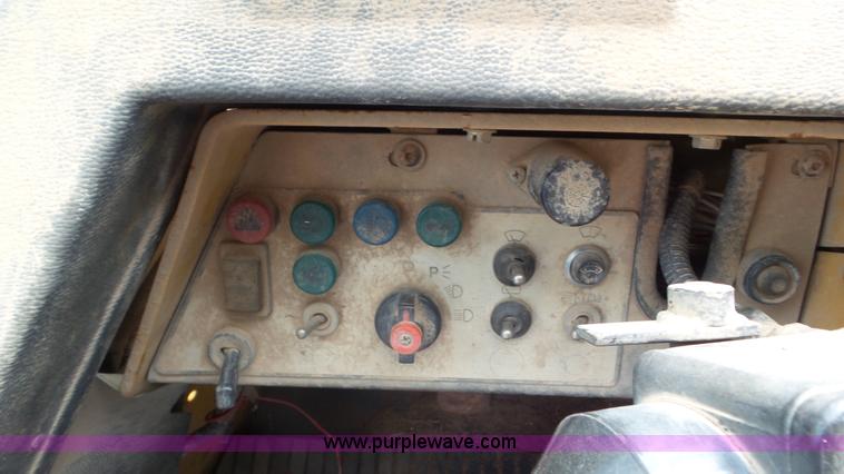 image for item L2158 1987 Fiat-Allis FR11 wheel loader