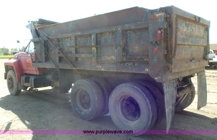 image for item L2160 1990 Ford F900 dump truck