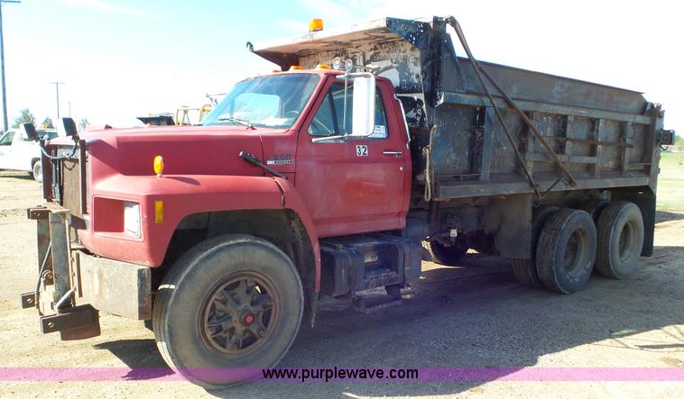 image for item L2160 1990 Ford F900 dump truck