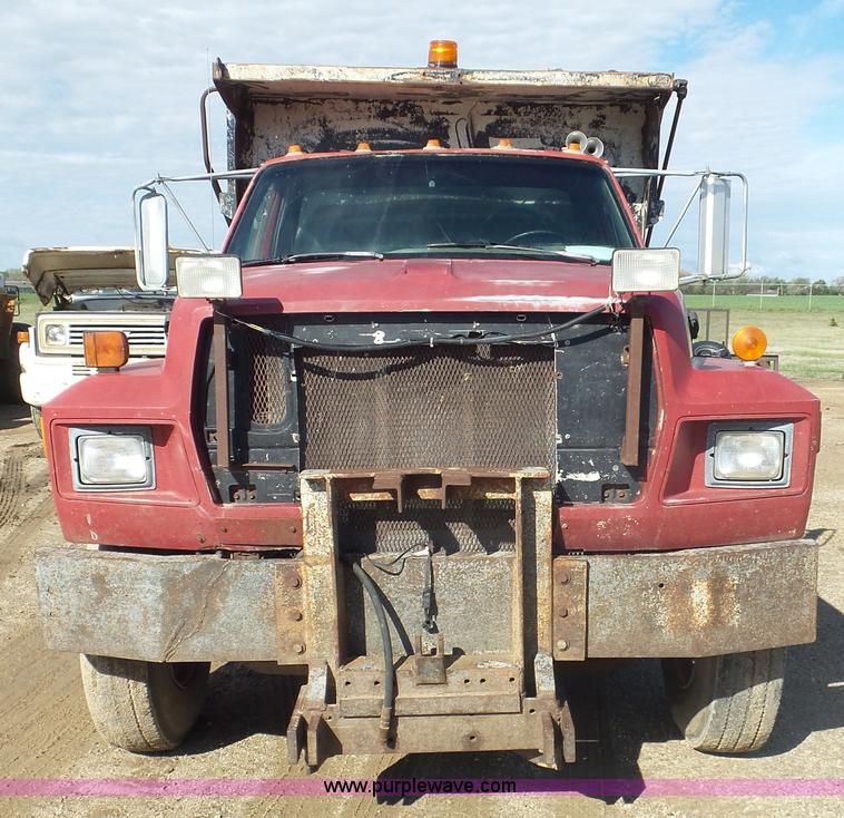 image for item L2160 1990 Ford F900 dump truck