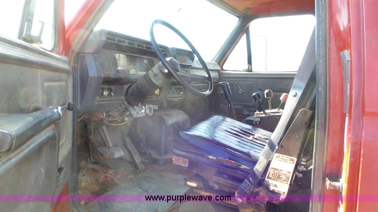 image for item L2160 1990 Ford F900 dump truck
