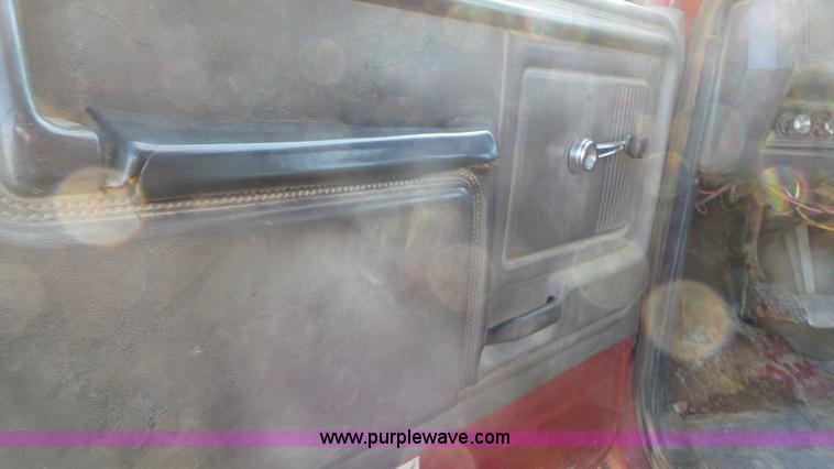 image for item L2160 1990 Ford F900 dump truck