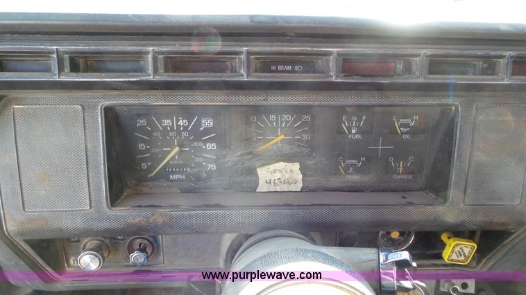 image for item L2160 1990 Ford F900 dump truck