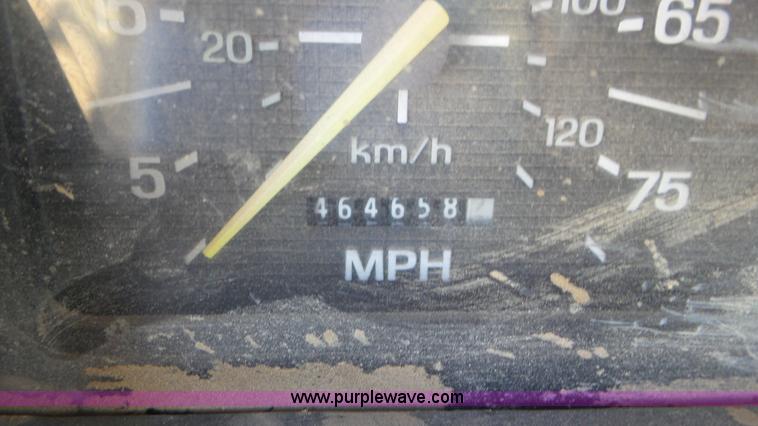 image for item L2160 1990 Ford F900 dump truck