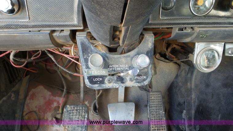 image for item L2160 1990 Ford F900 dump truck