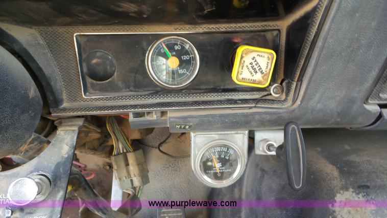 image for item L2160 1990 Ford F900 dump truck