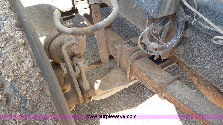 image for item L2160 1990 Ford F900 dump truck