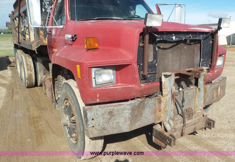 image for item L2160 1990 Ford F900 dump truck