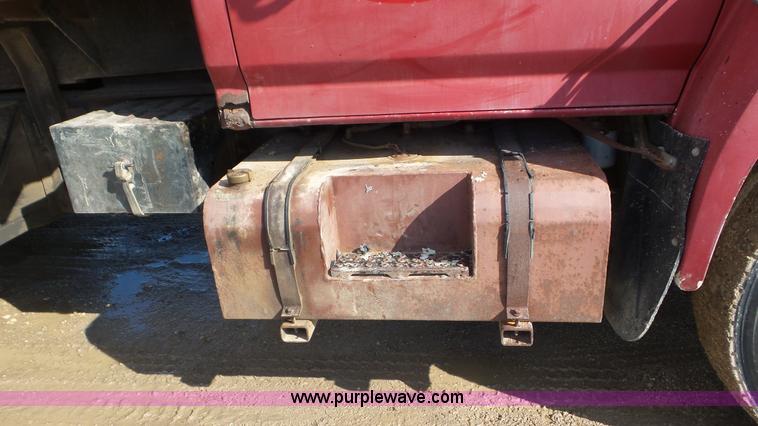 image for item L2160 1990 Ford F900 dump truck