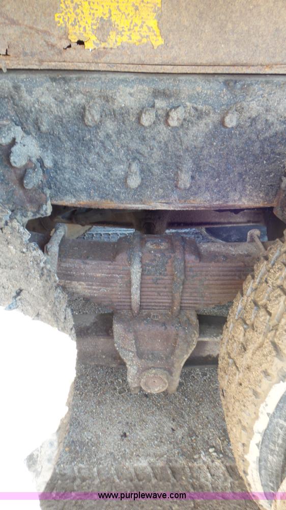 image for item L2160 1990 Ford F900 dump truck