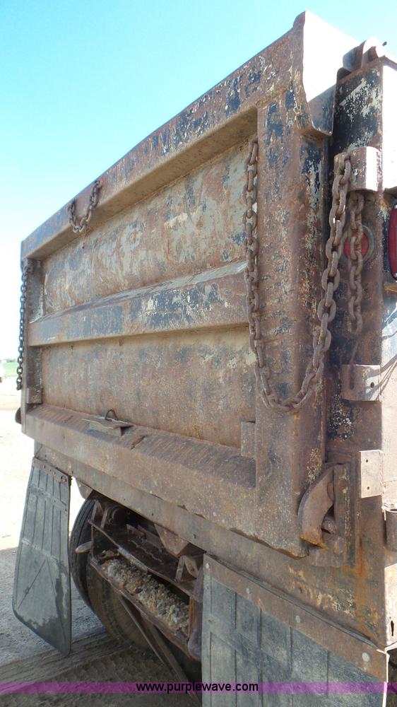 image for item L2160 1990 Ford F900 dump truck