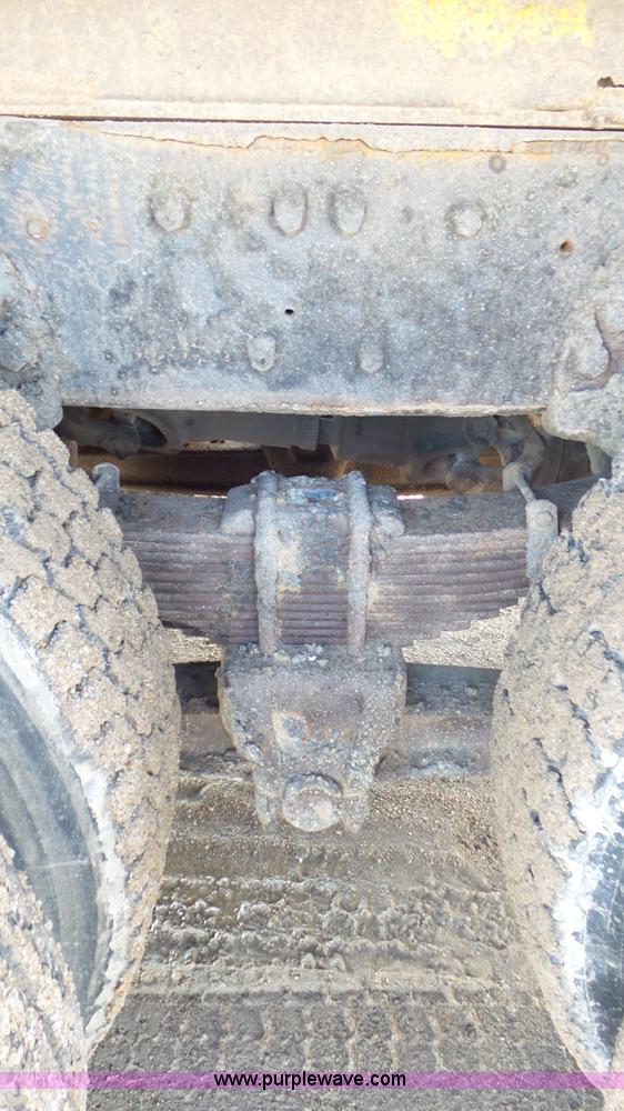 image for item L2160 1990 Ford F900 dump truck