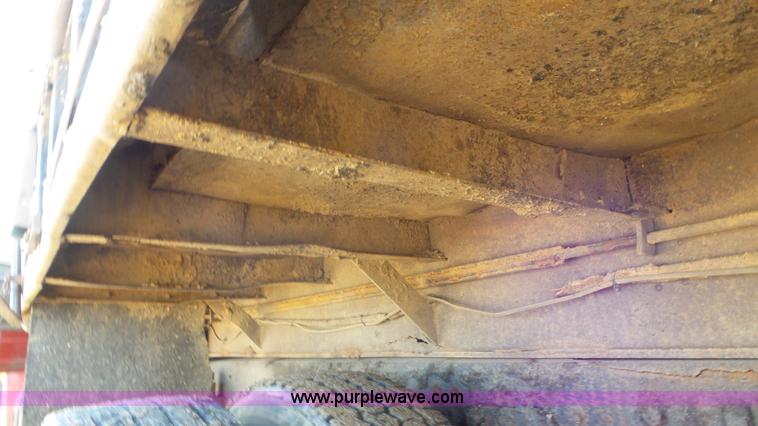 image for item L2160 1990 Ford F900 dump truck