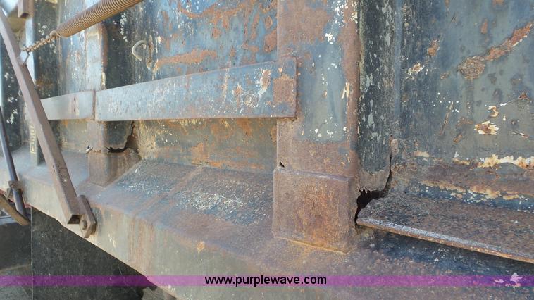 image for item L2160 1990 Ford F900 dump truck