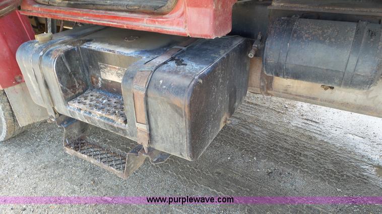 image for item L2160 1990 Ford F900 dump truck