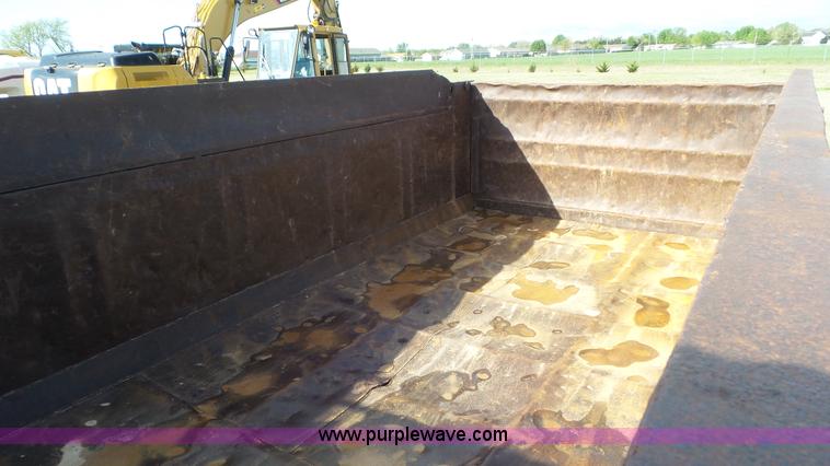 image for item L2160 1990 Ford F900 dump truck