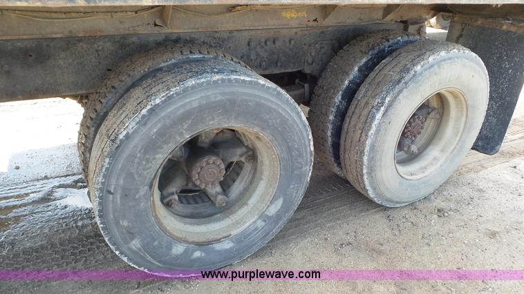 image for item L2160 1990 Ford F900 dump truck