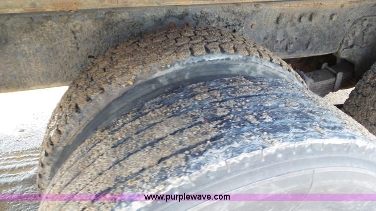 image for item L2160 1990 Ford F900 dump truck