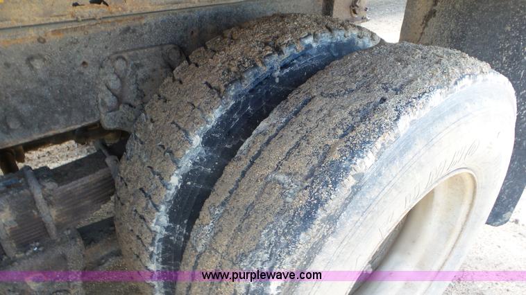 image for item L2160 1990 Ford F900 dump truck