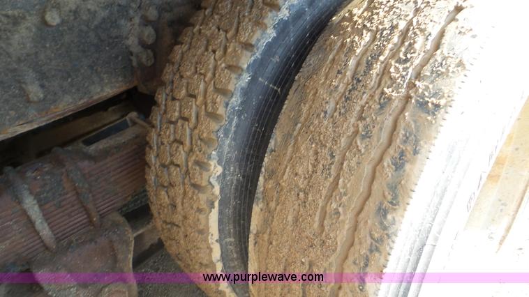 image for item L2160 1990 Ford F900 dump truck