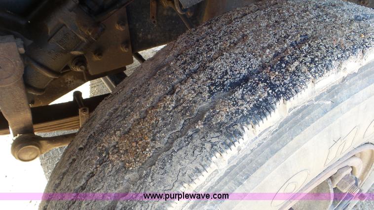 image for item L2160 1990 Ford F900 dump truck