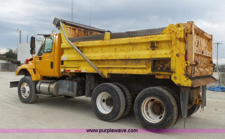 image for item L5464 2006 International 7400 dump truck