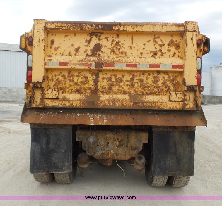 image for item L5464 2006 International 7400 dump truck
