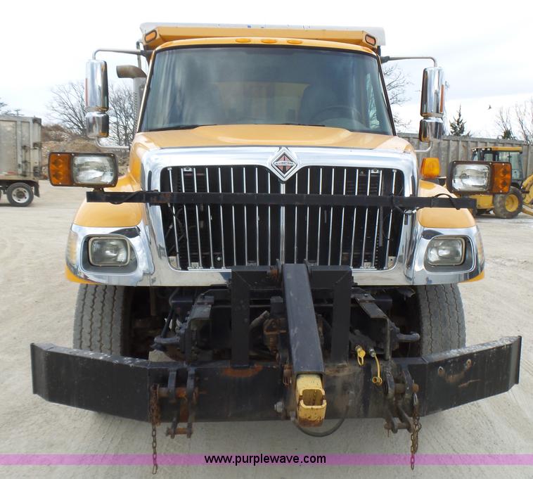 image for item L5464 2006 International 7400 dump truck