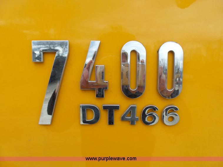 image for item L5464 2006 International 7400 dump truck