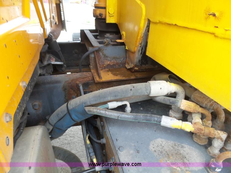 image for item L5464 2006 International 7400 dump truck