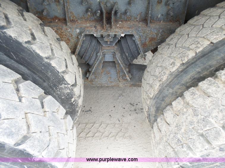 image for item L5464 2006 International 7400 dump truck